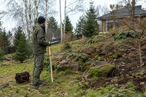 Террасирование участка — оценка перепадов высот. Визуальная концепция работы специалистов.